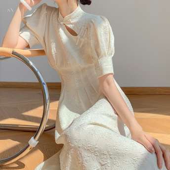 無地チャイニーズ釦透かし彫りスタンドネックパフスリーブチャイナドレス